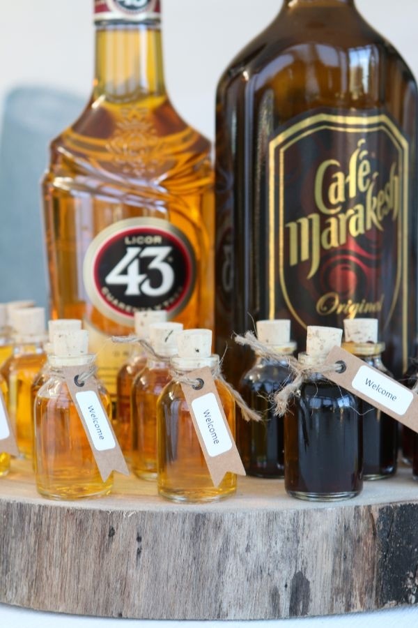 Glass Bottle Mini with cork 20ml 6cm tall Ø 3 cm (tray with 105 pcs) [IFS-28075]