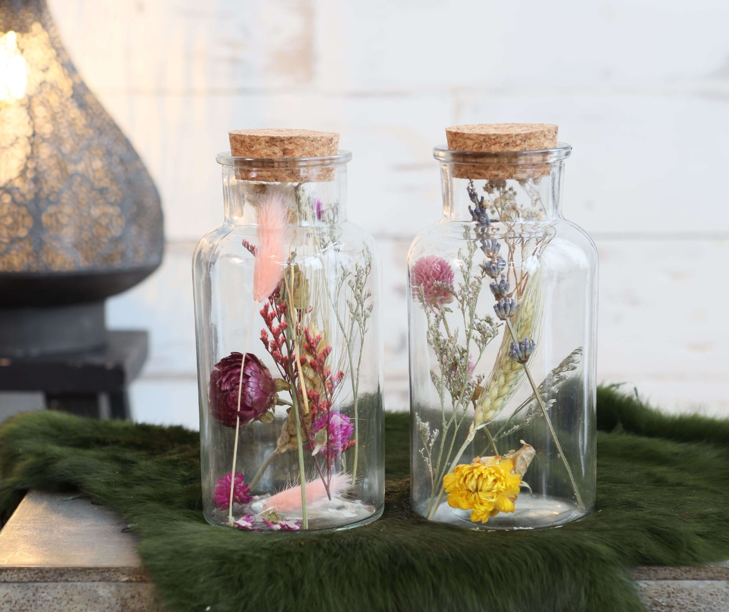 Glass medicine bottle with 2 different dried flowers Ø7cm (12 pcs.) [IFS-29394]