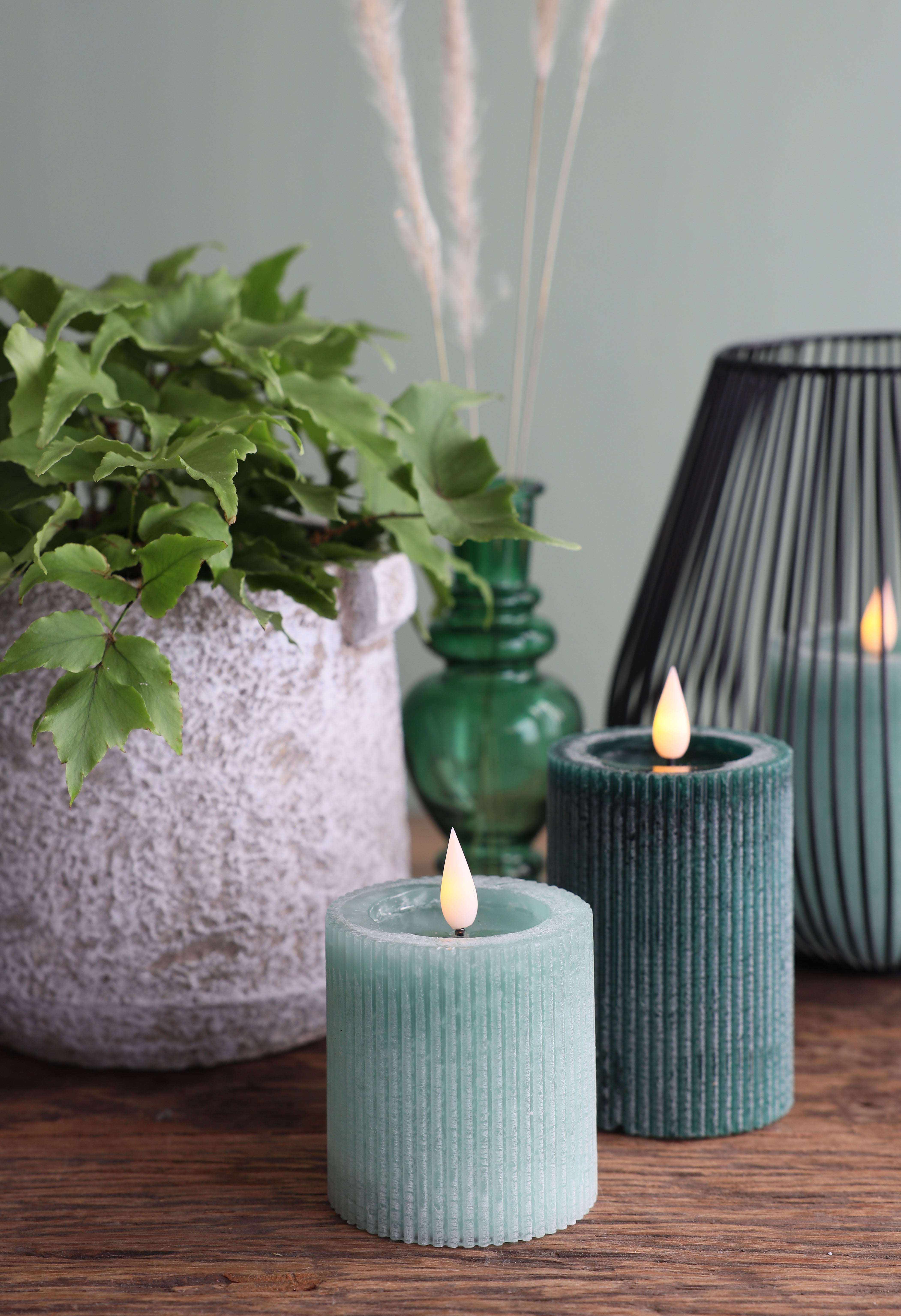 LED Rustic Pillar Candle Ø7 h. 7,5cm Moss green (1 pc) [IFS-32600]