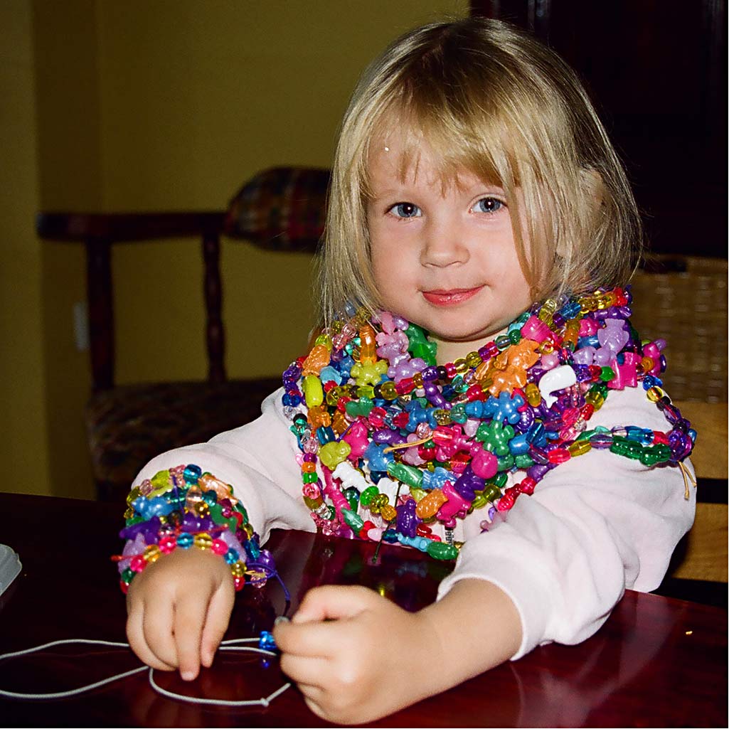 Bucket of Plastic Beads, size 6-20 mm, hole size 1,5-6 mm, ca. 8100 pc, 3000 g, 5700 ml/ 1 bucket [HOB-61805]